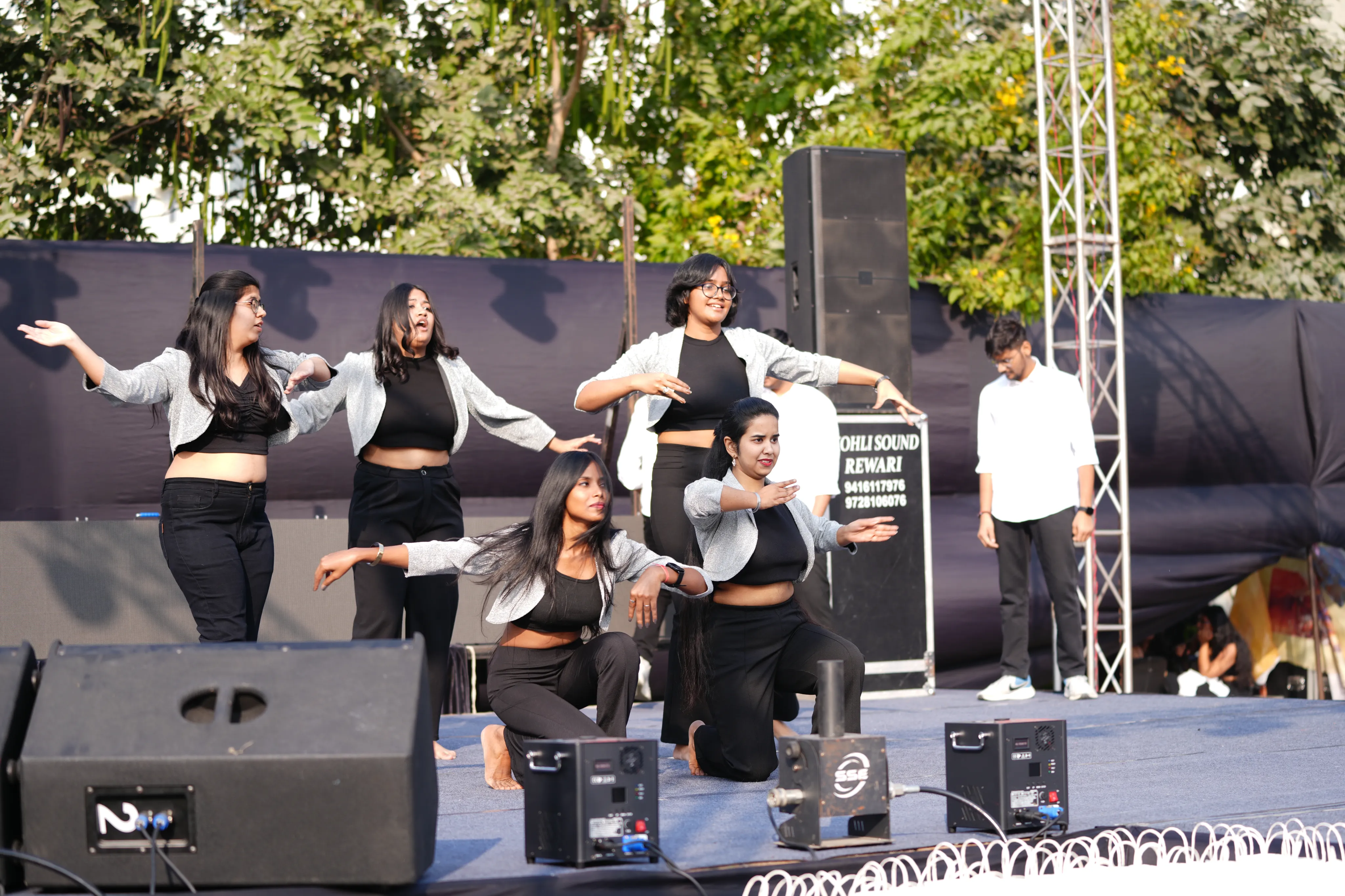 Glimpses of Crest, 2025